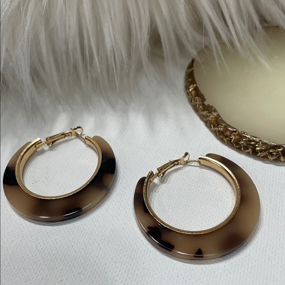 Tortoise Shell Hoop Earrings - Picture 11 of 14